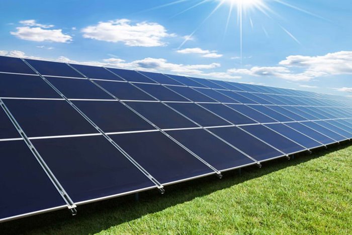انرژی خورشیدی چیست و چه مزایا و معایبی دارد؟